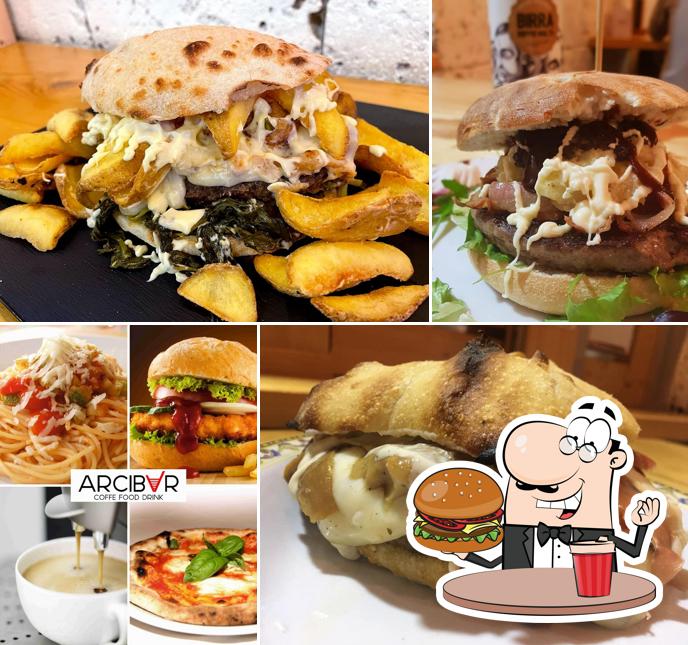 Prova un hamburger a ArciBar Coffee Food Drink