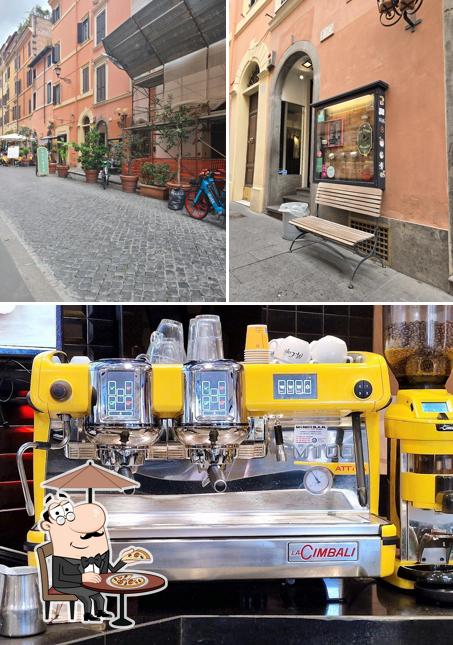 Gli esterni di La Strega Nocciola Piazza di Spagna