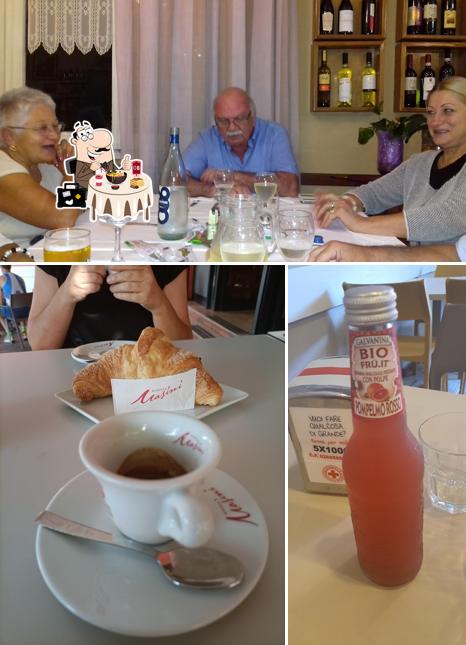Questa è la immagine che mostra la cibo e interni di Bar Centrale