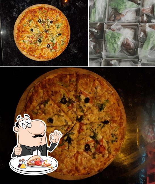 Pick pizza at Food Fort
