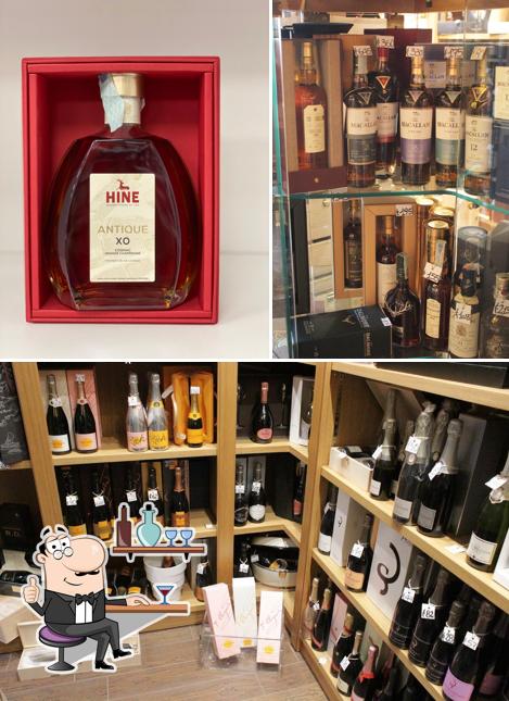 Gli interni di Enoteca Cucumazzo