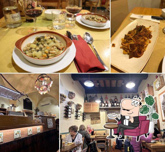 Siediti a un tavolo di Wine Bar La Fett'Unta