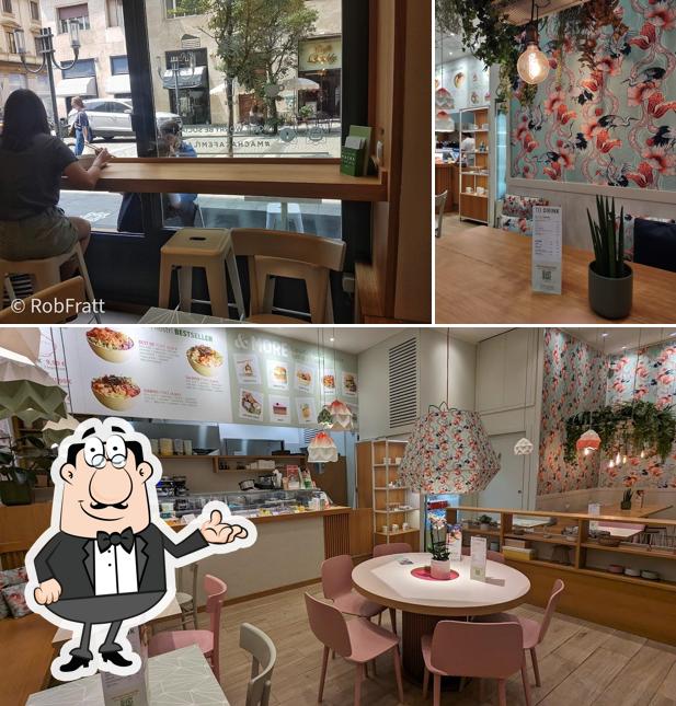 Dai un'occhiata agli interni di Macha Café