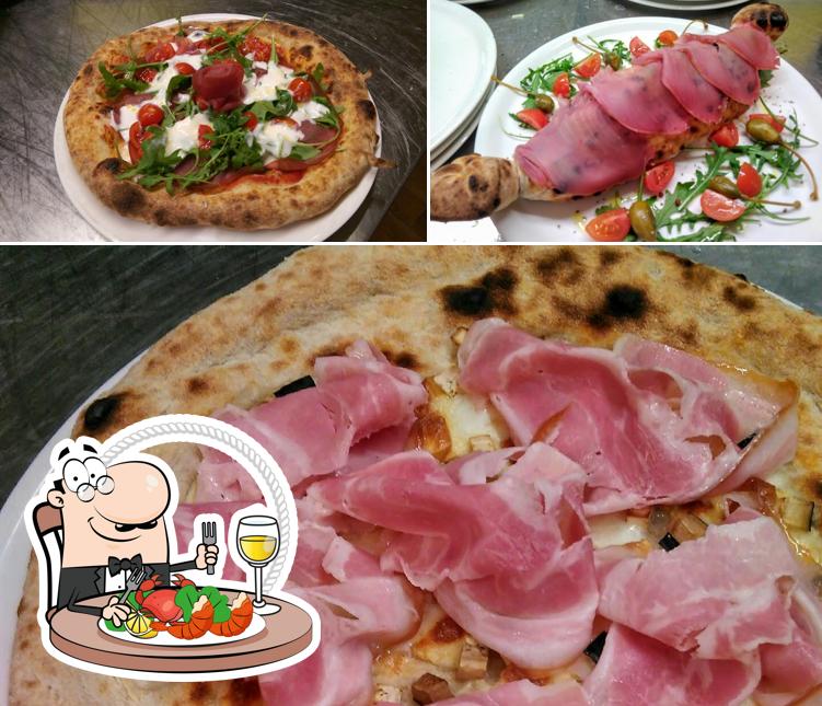 Scegli tra i vari pasti di mare proposti a LA LANTERNA BEER BAR