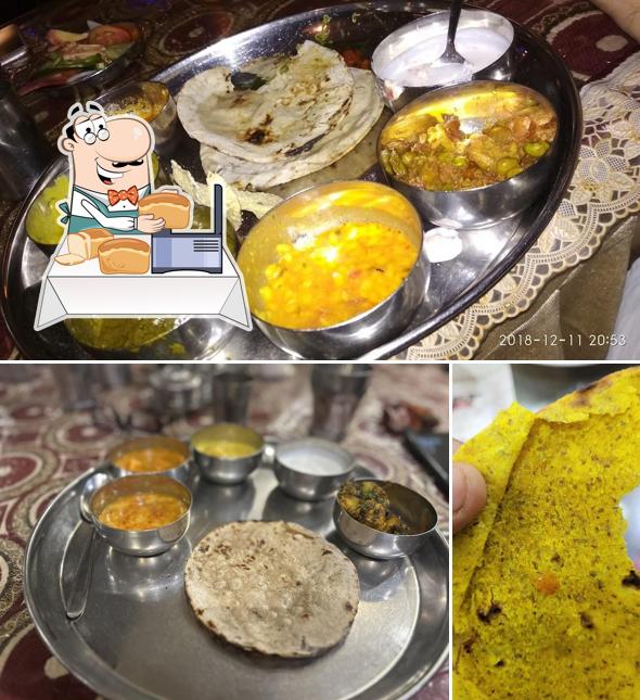 Garlic bread at Marwari Bhoj