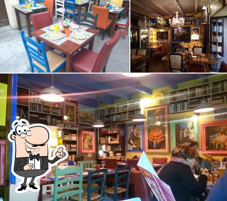 Siediti a un tavolo di Pizzeria Art Libri Totó