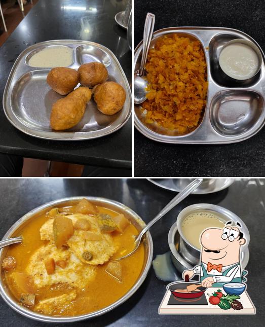 Chicken curry at Hotel Shankara Bhavana-Karangalpady