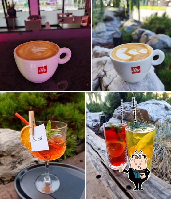 Goditi qualcosa da bere a Plac Caffe