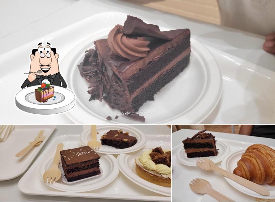 Chocolate cake at Theobroma Bakery and Cake Shop - Orbit Mall, Gandhinagar