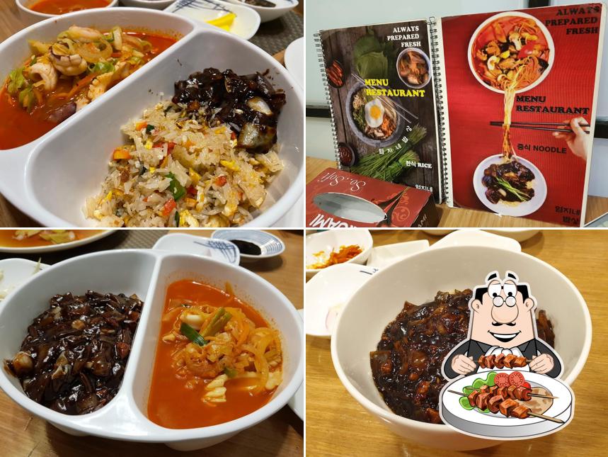 Meals at 엄지 레스토랑