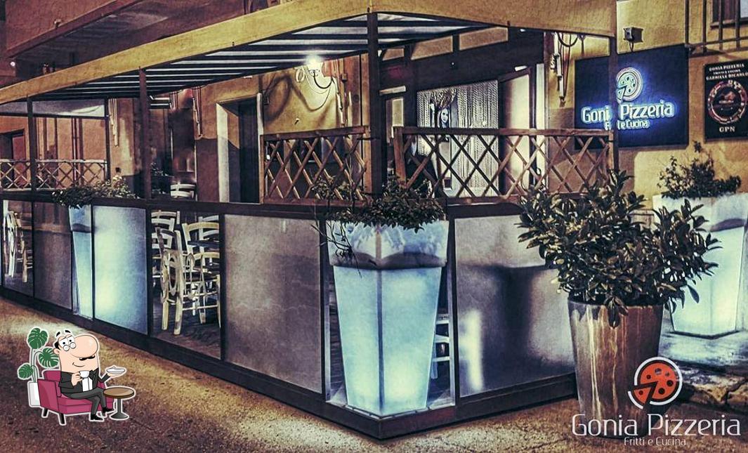 Dai un'occhiata agli interni di Gonia Pizzeria fritti e cucina