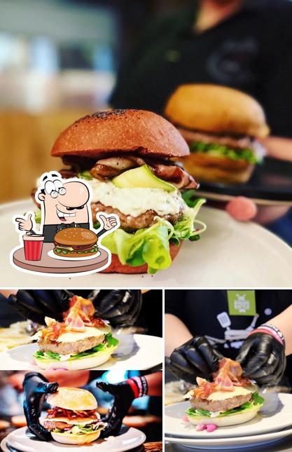 Prova un hamburger a Le Papillon Collegno - Hamburger Gourmet - Birreria
