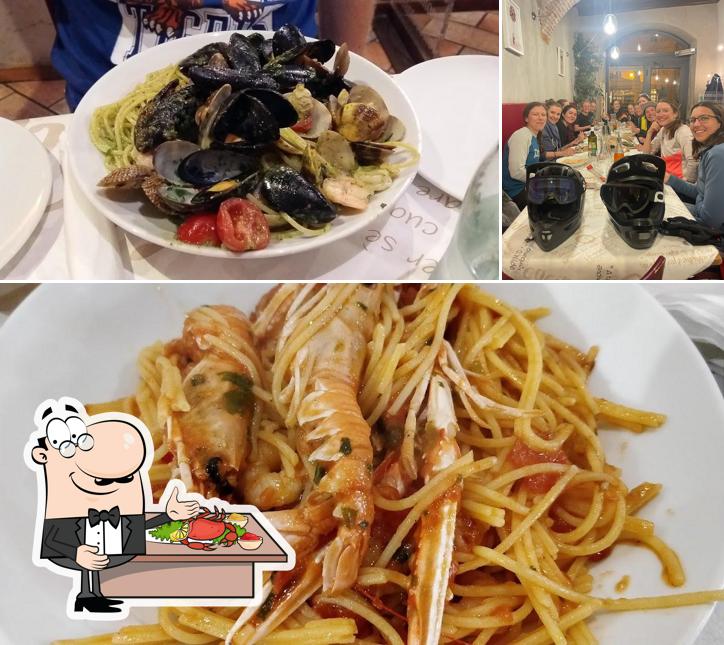 I clienti di Sotto il Santo possono avere vari pasti di mare