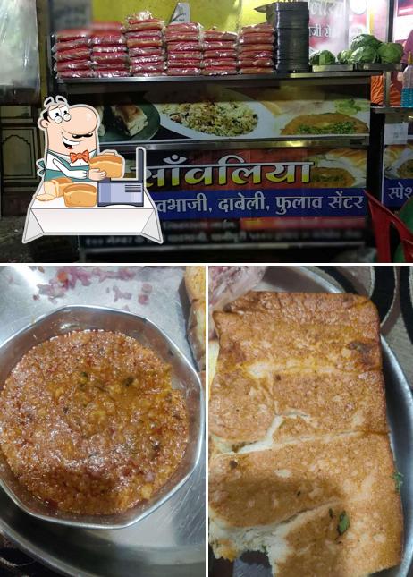 Garlic bread at Sawaliya Chat Center