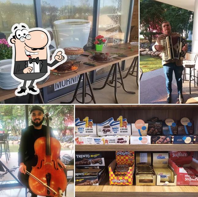Sente em uma das mesas no Empório Café com Viagem