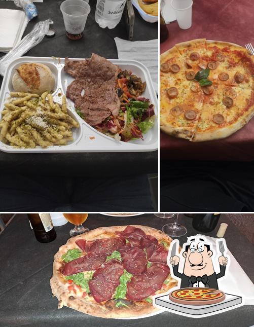 A La Perla Bianca, puoi goderti una bella pizza