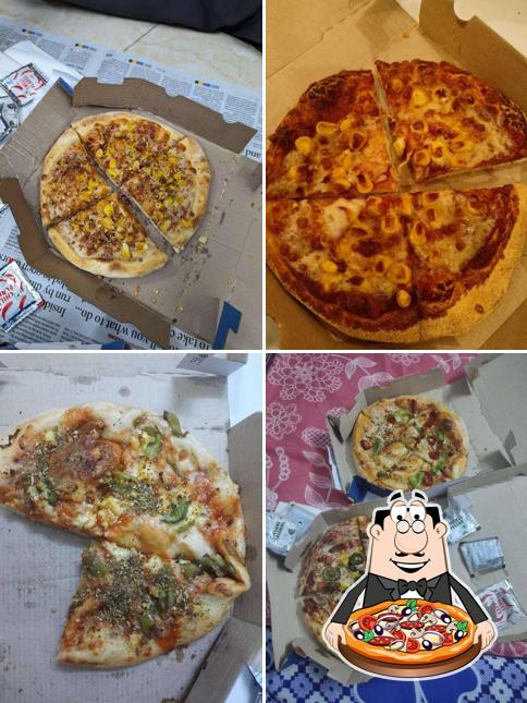 At Domino's Pizza Jhandewalan, New Delhi, you can taste pizza