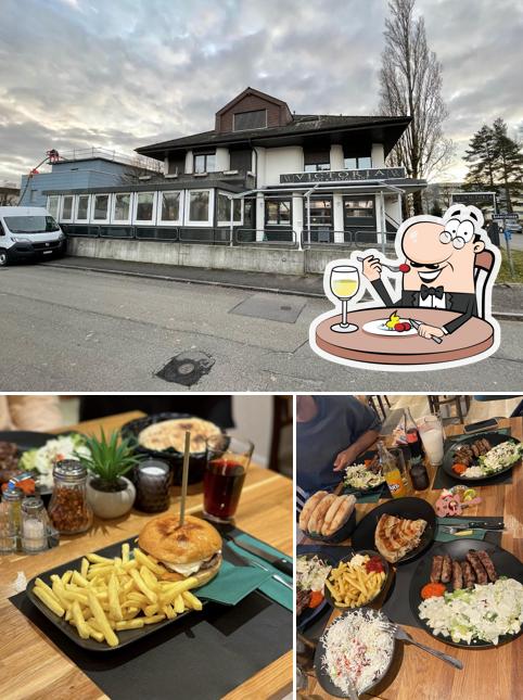 Tra le diverse cose da Restaurant Grill Victoria Windisch si possono trovare la cibo e esterno