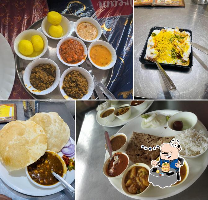 Food at Sadhna Caterers Real Delhi Chat