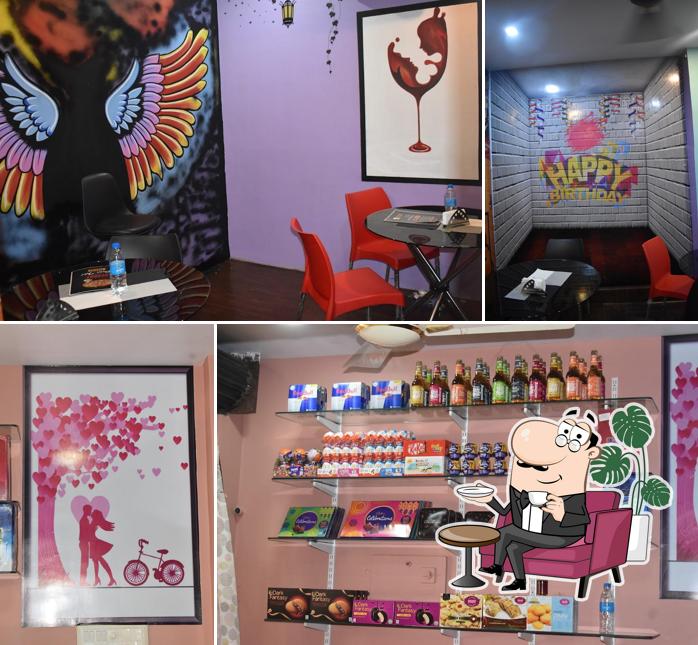 The interior of MMM PIZZAHUT