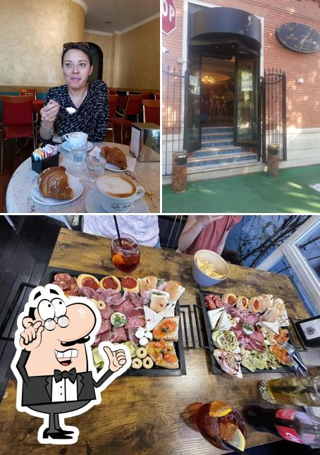 Siediti a un tavolo di Cafè Les Folies