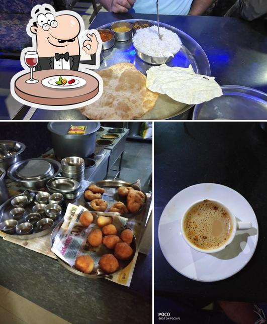 The image of food and interior at Geetha Bhavan
