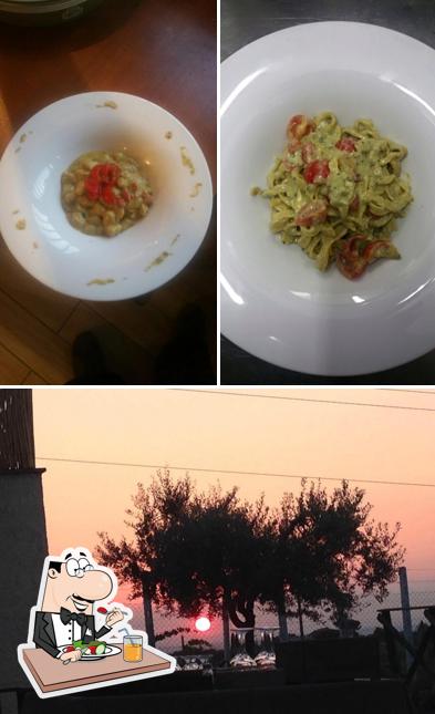 La cibo e esterno del ristorante
