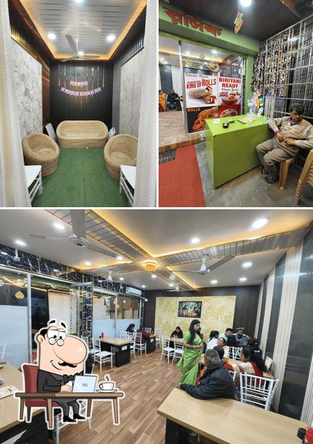 The interior of Khaddo roshik