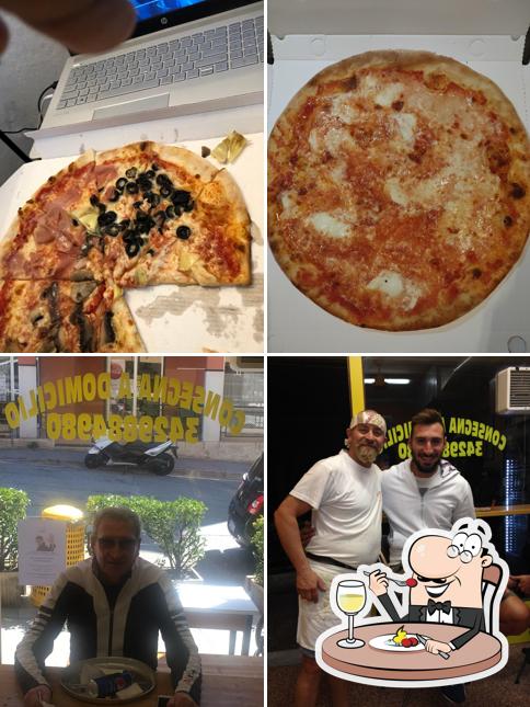 La immagine della cibo e interni di Pizz Stop Pizzeria da asporto
