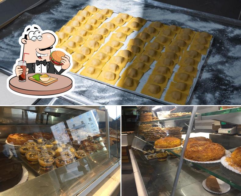 Ordina un hamburger a Panificio Freddi