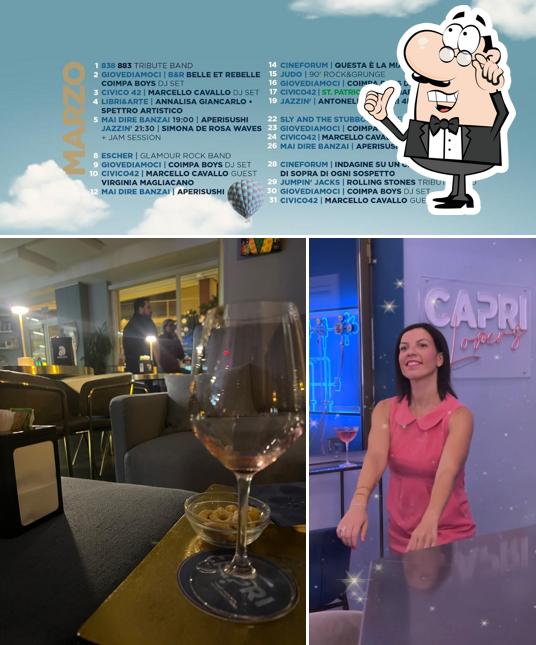 Dai un'occhiata agli interni di Bar Capri