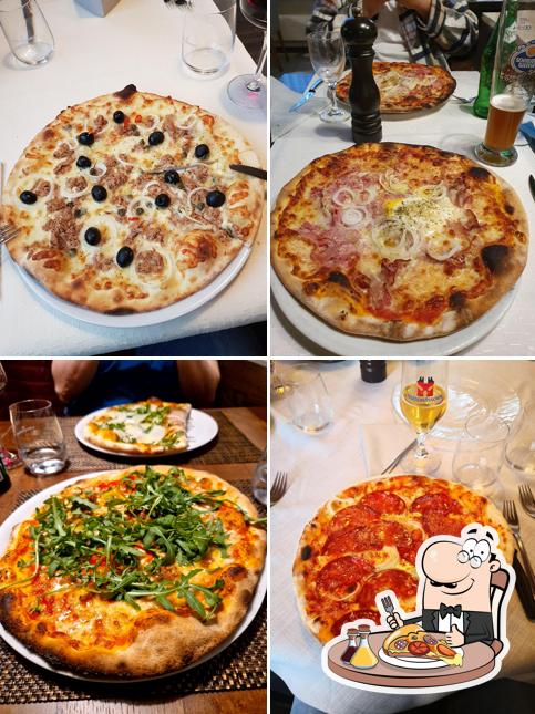 Scegli una pizza a Pizzeria Ristorante La Stazione