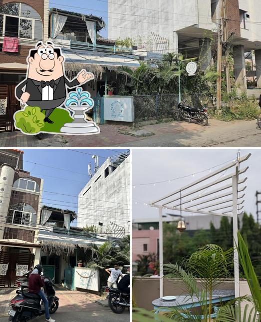 Check out how Tiny House Cafe looks outside