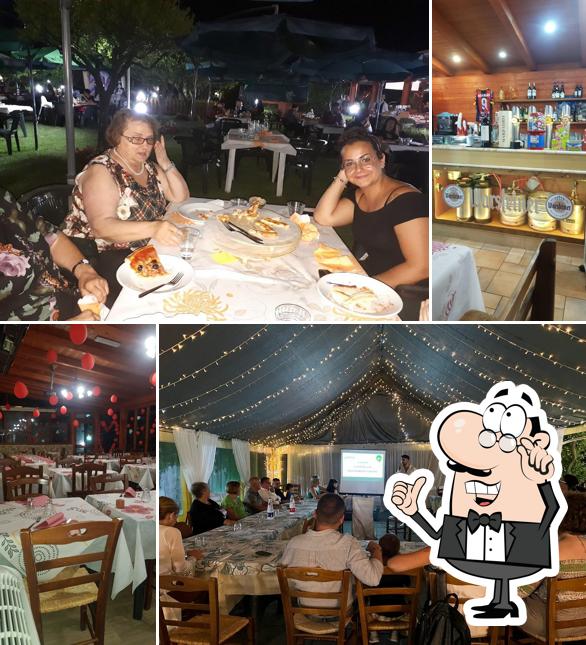 Gli interni di Ristorante e Pizzeria Red and Black Gli interni di Ristorante e Pizzeria Red and Black
