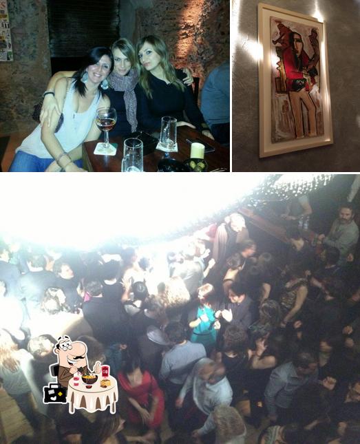 MA - Musica Arte si caratterizza per la cibo e interni