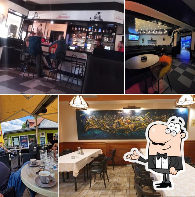 Siediti a un tavolo di Caffe Bar Tiffany