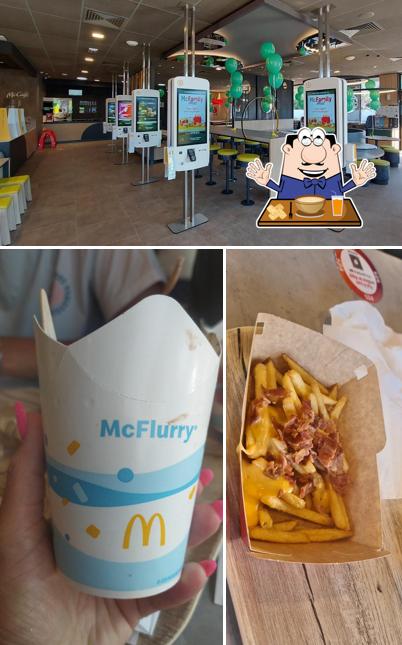 La foto di cibo e interni da McDonald's Fasano