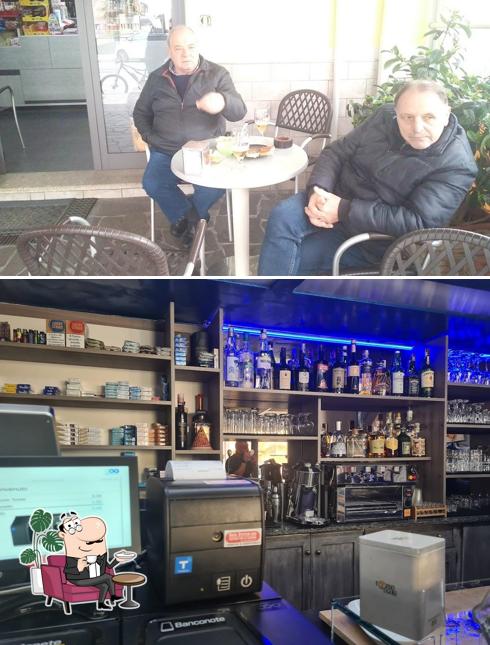Siediti a un tavolo di Bar Schettino