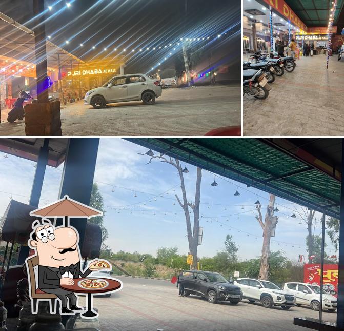 Check out how Puri Vaishno Dhaba looks outside