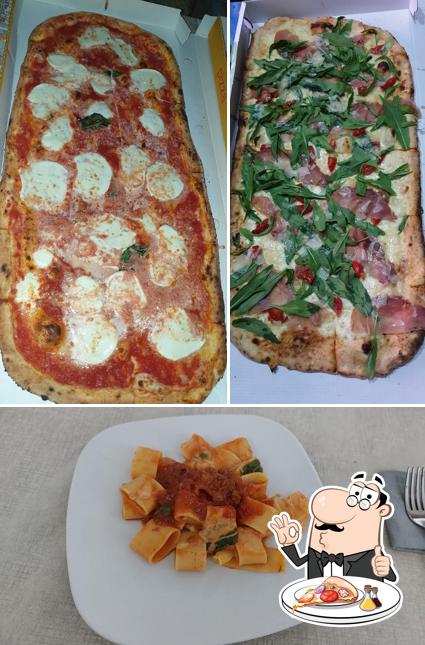 A Odori Di Napoli, puoi ordinare una bella pizza