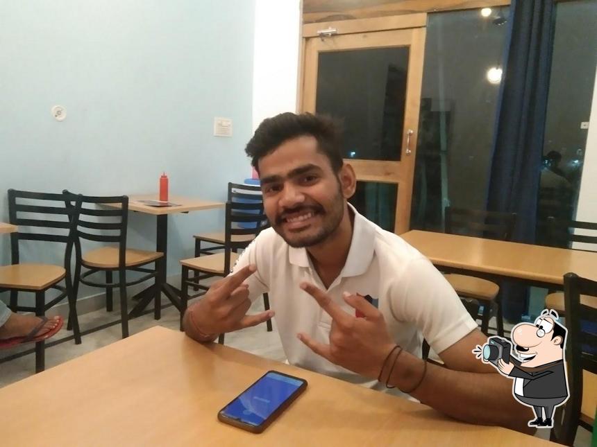 Look at the pic of Ayansh's Cafe