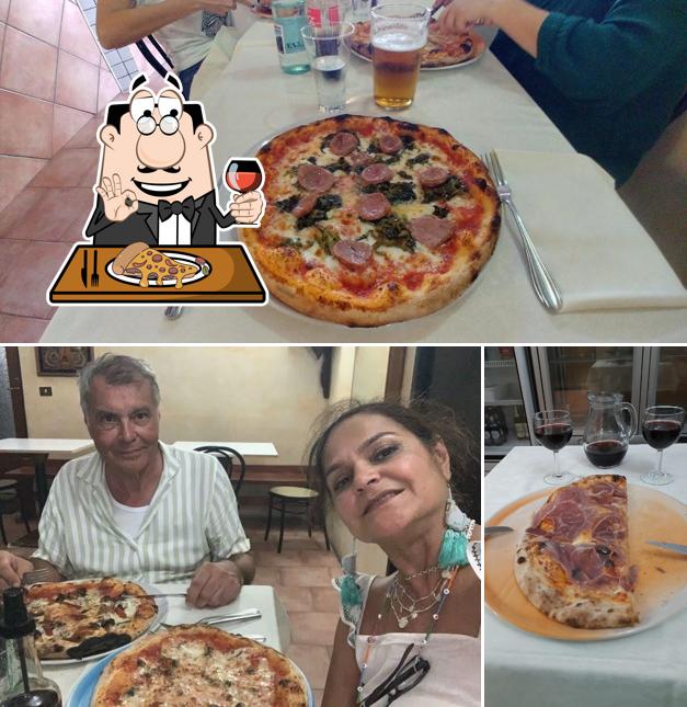 Prova una pizza a Trattoria Pizzeria L'Ancora