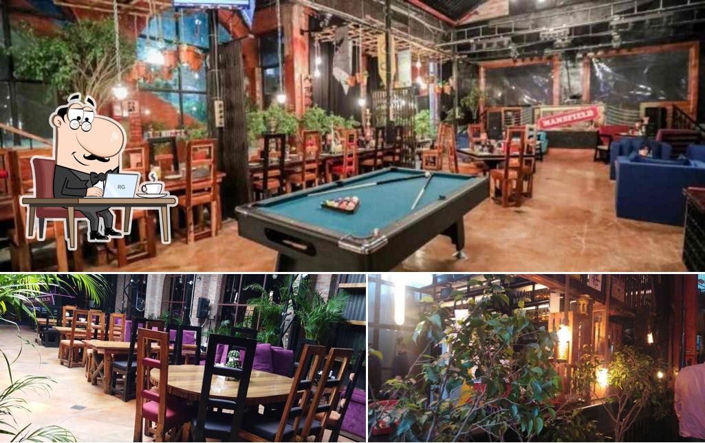 The image of THE 3RD FLOOR BAR STOCK EXCHANGE’s interior and exterior