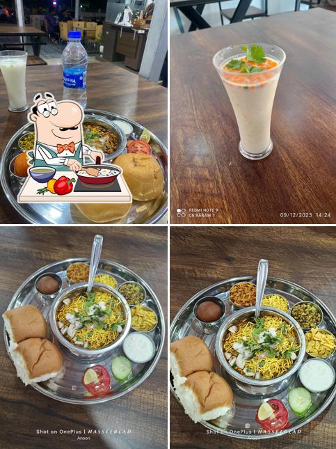 Paella at Mangalmurti Misal & Bhel ಮಂಗಲಮೂರ್ತಿ ಮಿಸಳ್ & ಭೇಲ್