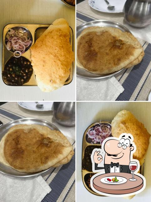Meals at Delhi Refreshment Centre