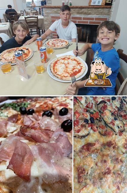 Prova una pizza a Pizzeria La Rustica Di Laino Maria Filomena