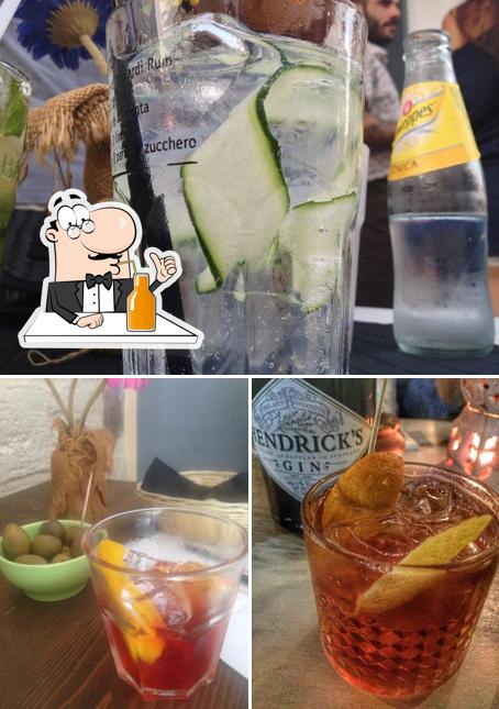 Goditi qualcosa da bere a Cafè Monique