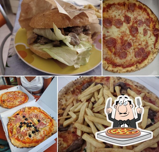 A Pizzerie Paniniteca La Piazzetta, puoi assaggiare una bella pizza
