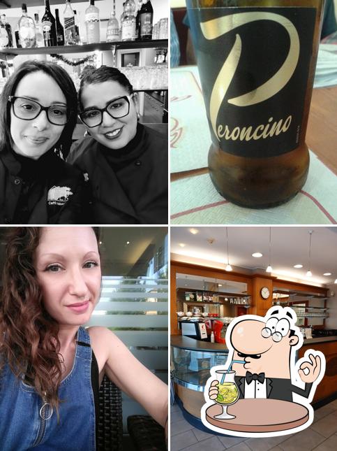 Dai un’occhiata alla immagine che raffigura la bevanda e interni di Caffè Valussi