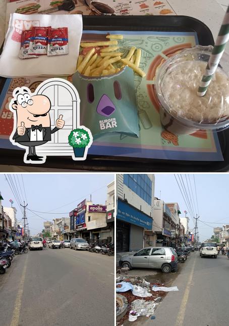 Among different things one can find exterior and food at Burger Bar Barnal